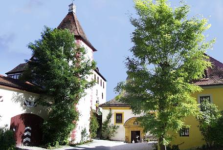 Luftkurort Egloffstein: Äußerer Burghof
