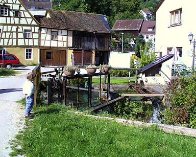 Luftkurort Egloffstein: Wasserkraftwerk mit Elektrotankstelle