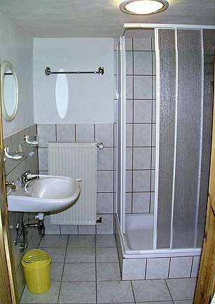 Ferienwohungen in Franken: Badezimmer FeWo Tal - Dusche