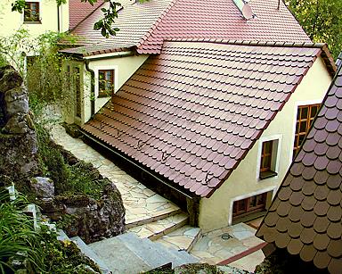 Ferienwohungen in Egloffstein: Blick vom Berg auf den ehemaligen Stall