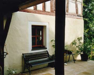 Ferienwohungen in Egloffstein: Ehemaliger Stall mit Terrassenfenster